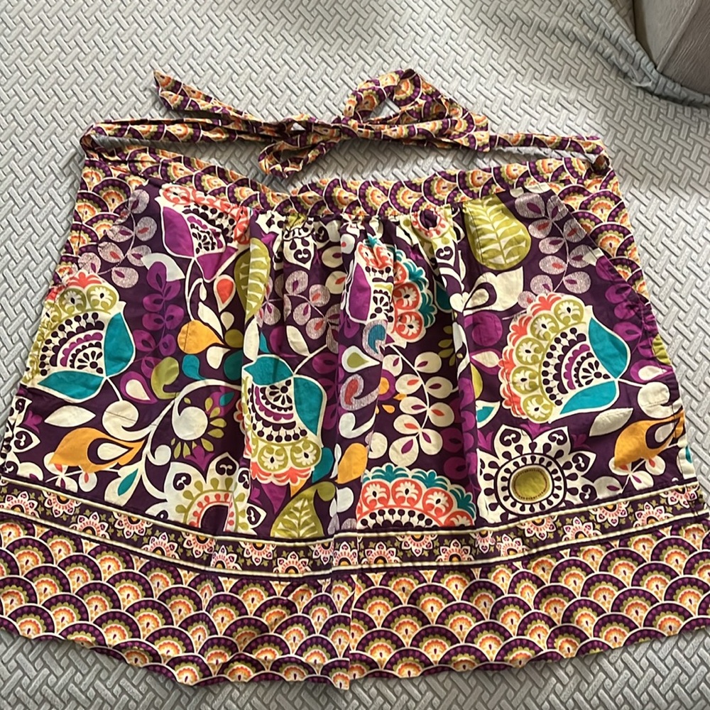 Signature Vera Bradley Print Apron in Plum Crazy - Picture 3 of 5